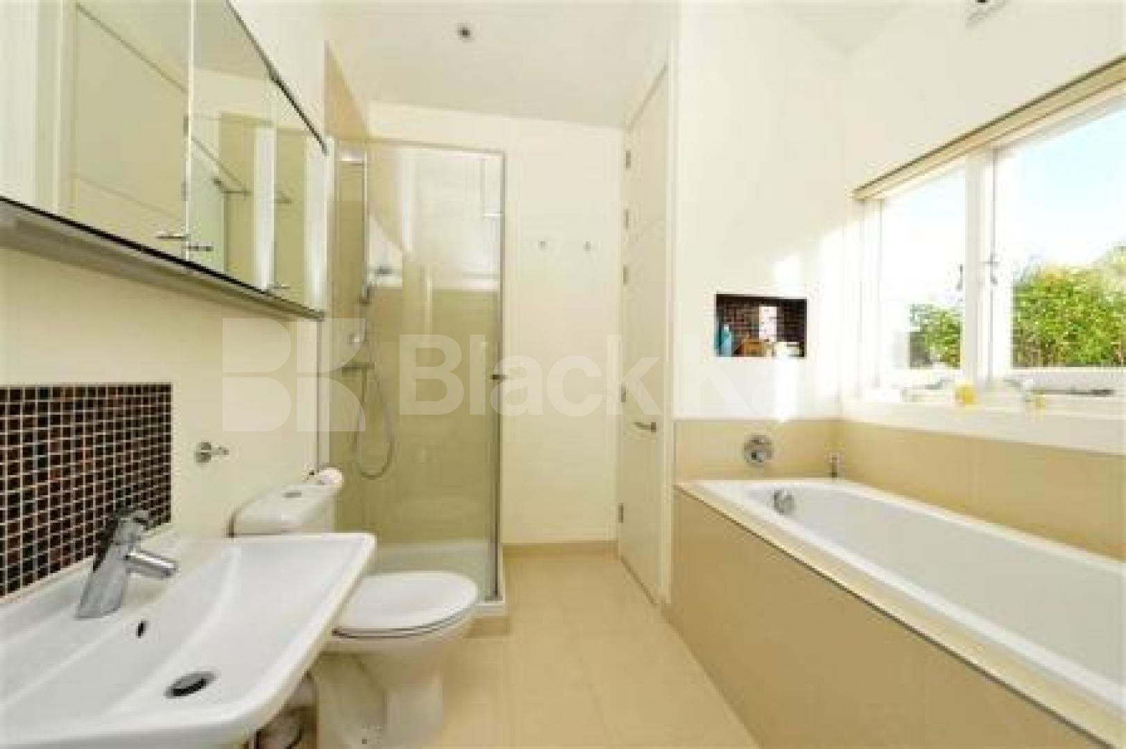 			4 Bedroom, 1 bath, 1 reception Flat			 Shepherds Hill, Highgate